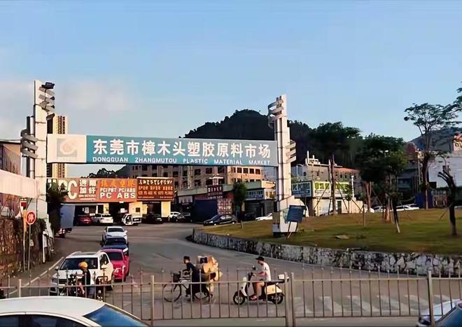 6天暴漲60%!中東打仗不搶糧油，卻成群貨車來東莞搶塑料了